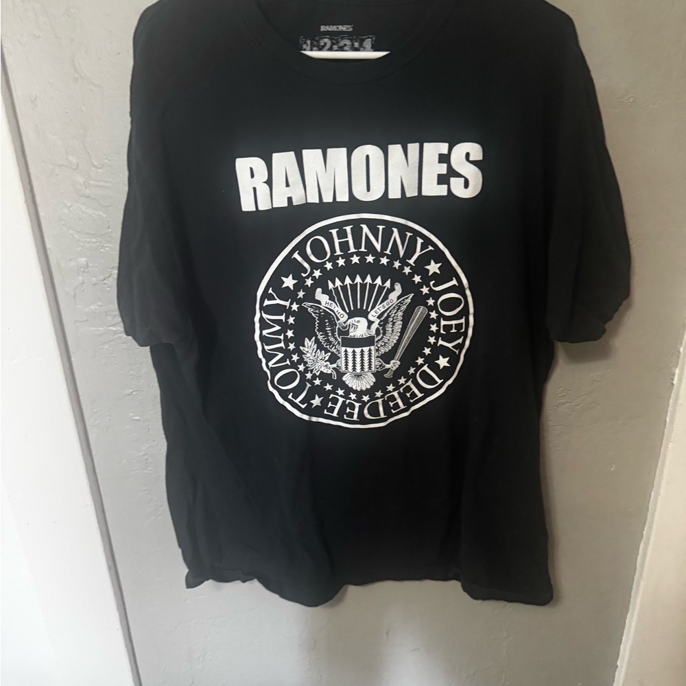 Black Short Sleeve Tee